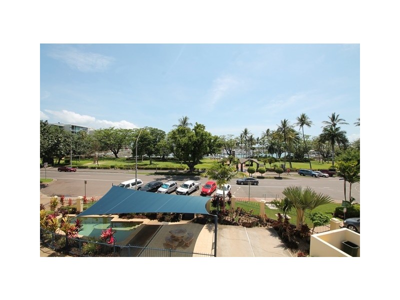 8/18 The Strand, North Ward QLD 4810