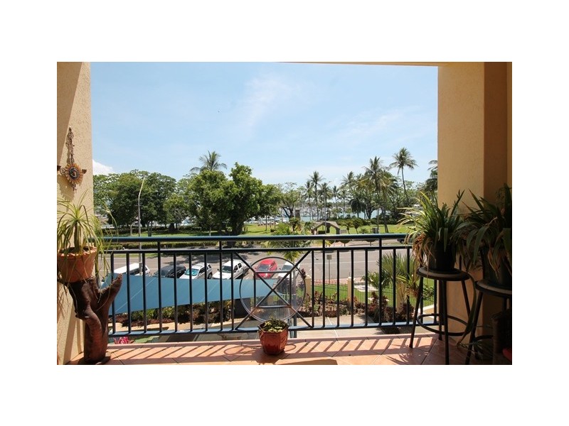 8/18 The Strand, North Ward QLD 4810