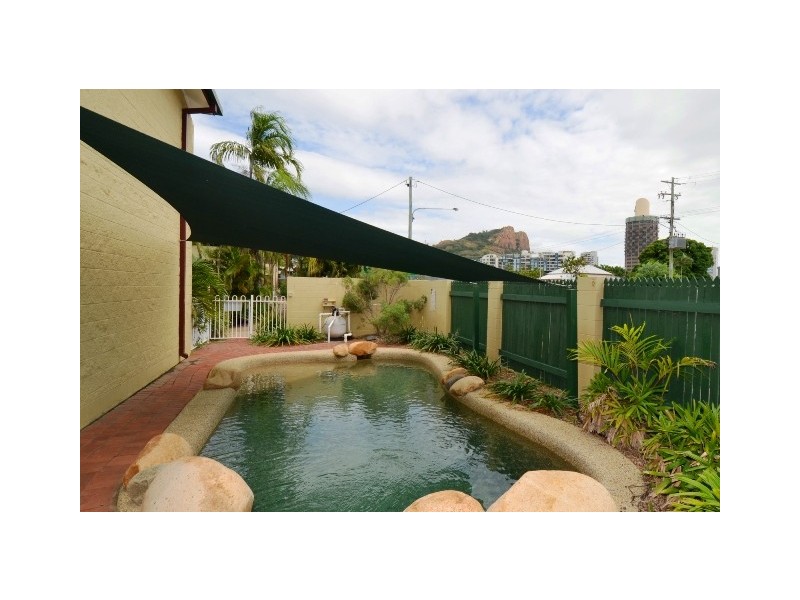 17/7-13 McIlwraith Street, South Townsville QLD 4810