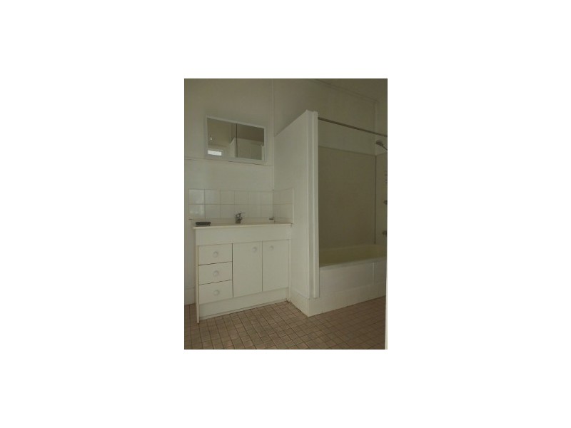 2 81 Eyre Street, North Ward QLD 4810