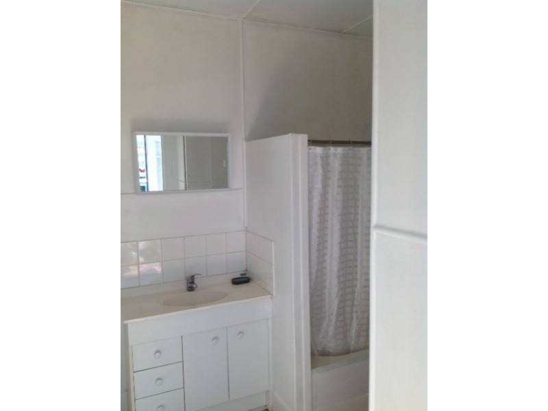 2/81 Eyre Street, North Ward QLD 4810