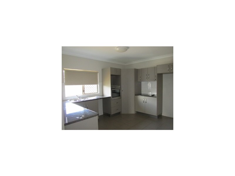 2/34 Bluewren Drive, Kelso QLD 4815