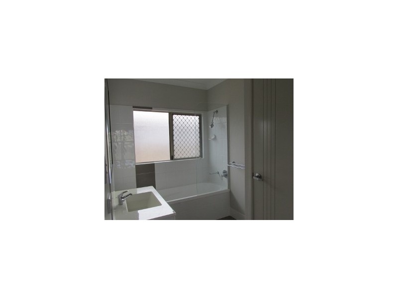 2/34 Bluewren Drive, Kelso QLD 4815