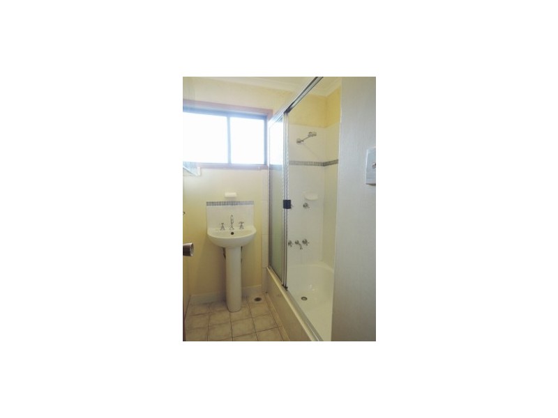 25 Catherine St, Kelso QLD 4815