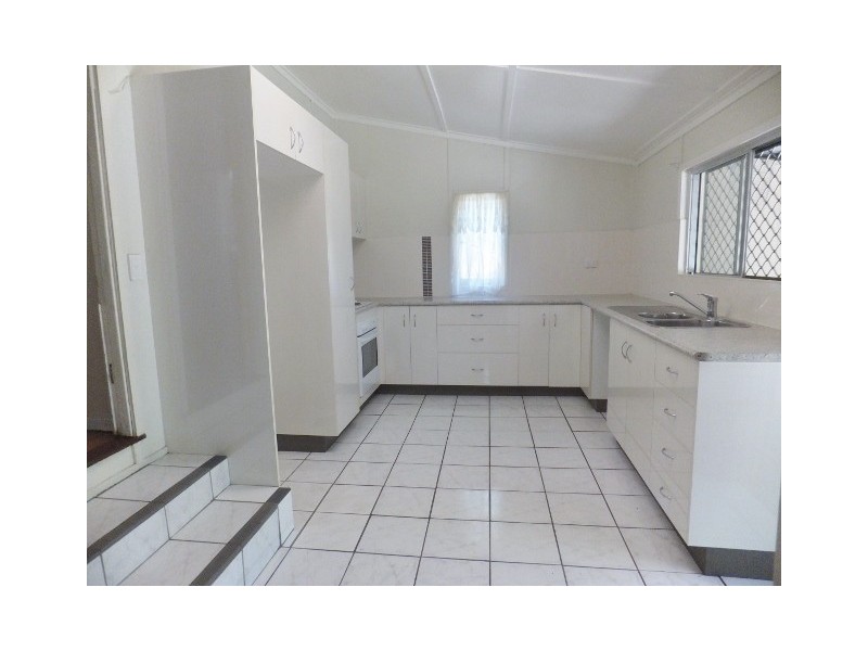 33 PERKINS STREET, South Townsville QLD 4810