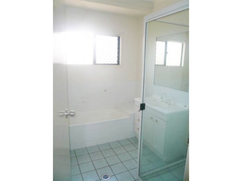 21 Young, Kirwan QLD 4817