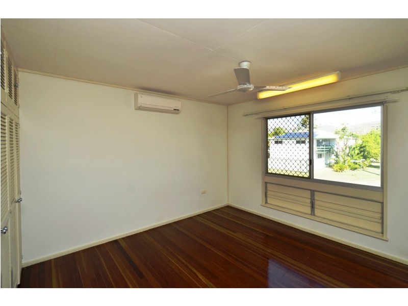 35 Tamarind Street, Kirwan QLD 4817