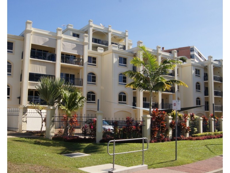 4/18 THE STRAND, North Ward QLD 4810