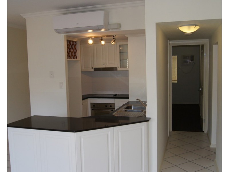 4/18 THE STRAND, North Ward QLD 4810