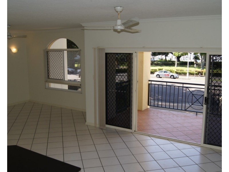 4/18 THE STRAND, North Ward QLD 4810