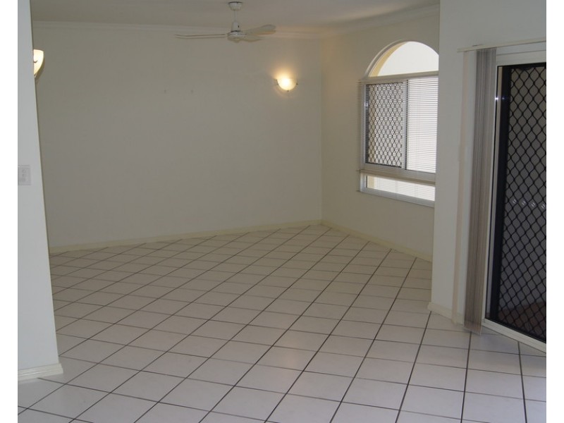 4/18 THE STRAND, North Ward QLD 4810