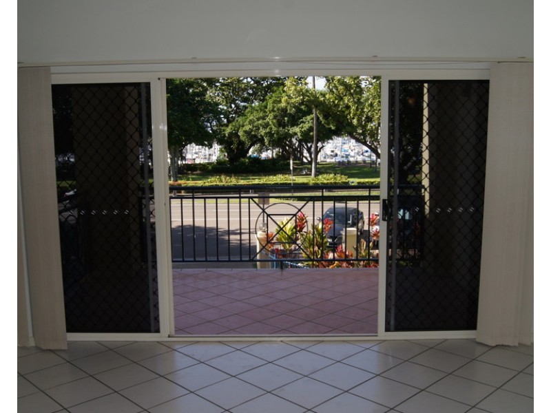 4/18 THE STRAND, North Ward QLD 4810