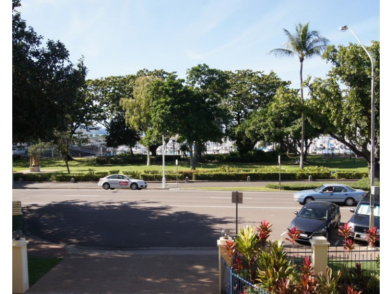 4/18 THE STRAND, North Ward QLD 4810