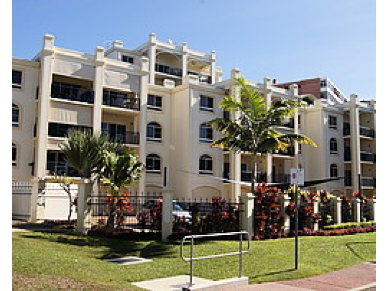 4/18 THE STRAND, North Ward QLD 4810