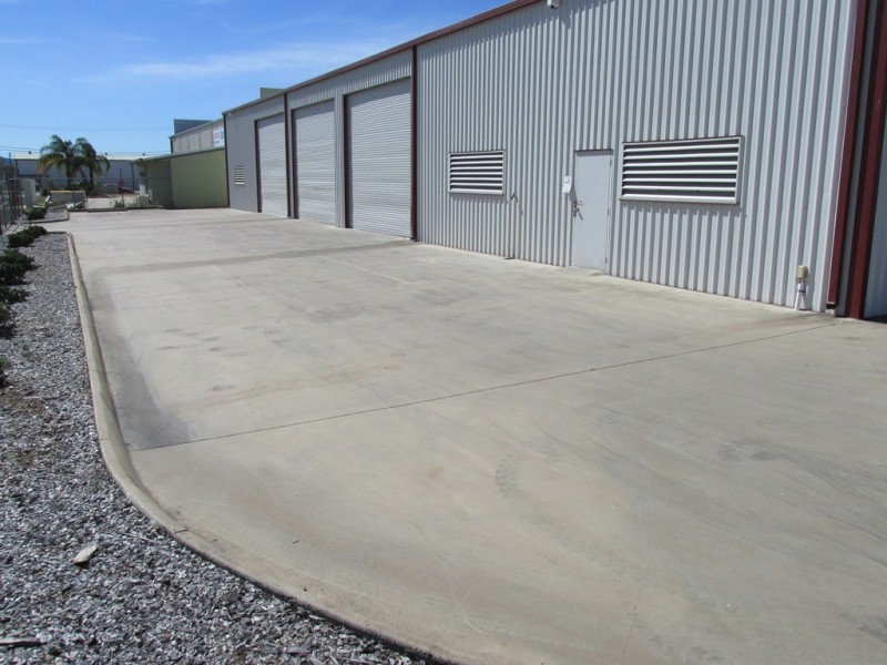 8 Carroll Street, Mount Louisa QLD 4814