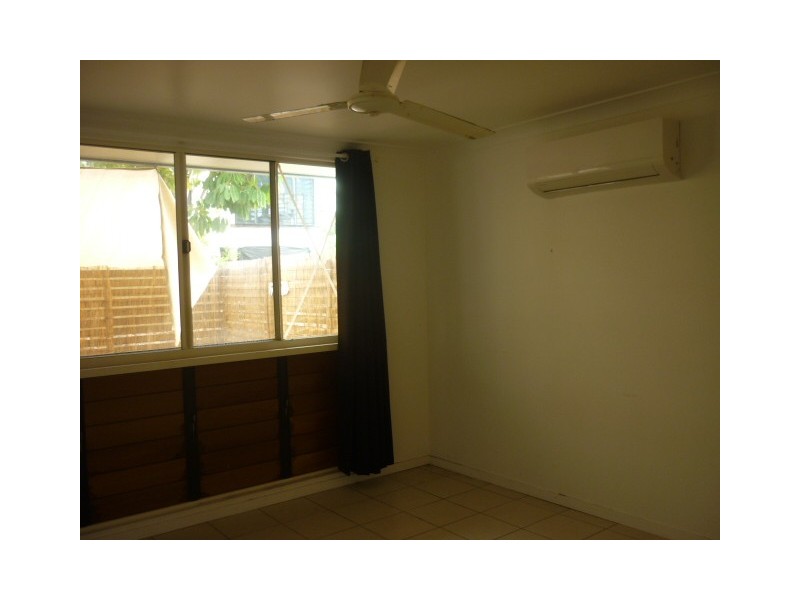 1/300 Stanley Street, North Ward QLD 4810