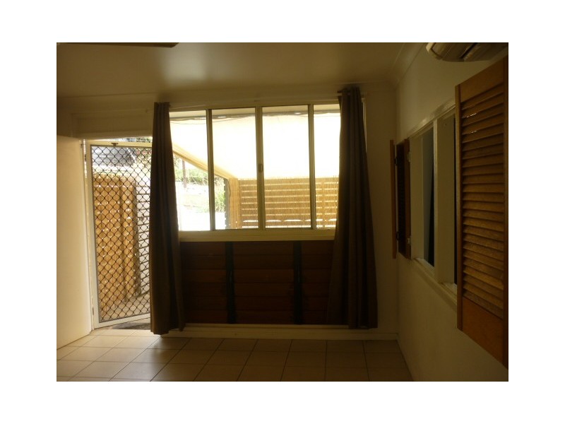 1/300 Stanley Street, North Ward QLD 4810