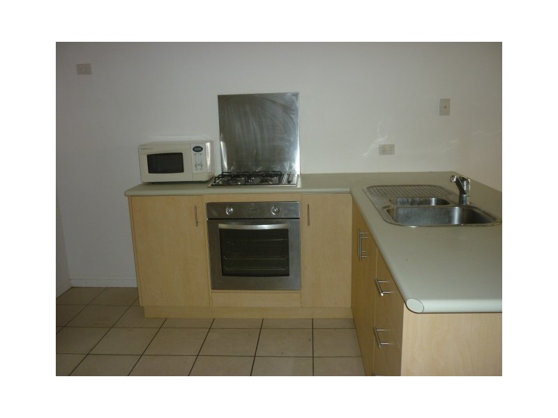 1/300 Stanley Street, North Ward QLD 4810