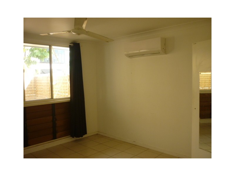 1/300 Stanley Street, North Ward QLD 4810