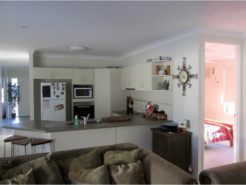 3 HOOK PLACE, Bushland Beach QLD 4818