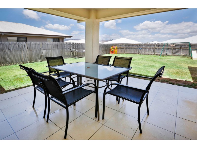 11 ELLSWORTH DRIVE, Mount Louisa QLD 4814