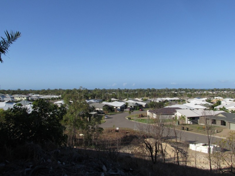 72 Hillock Crescent, Bushland Beach QLD 4818