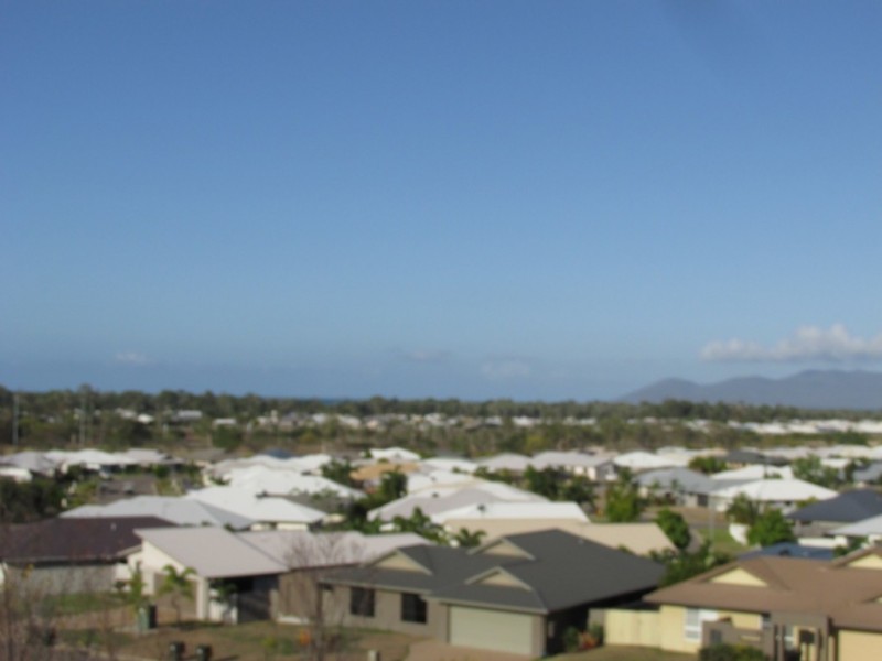 72 Hillock Crescent, Bushland Beach QLD 4818