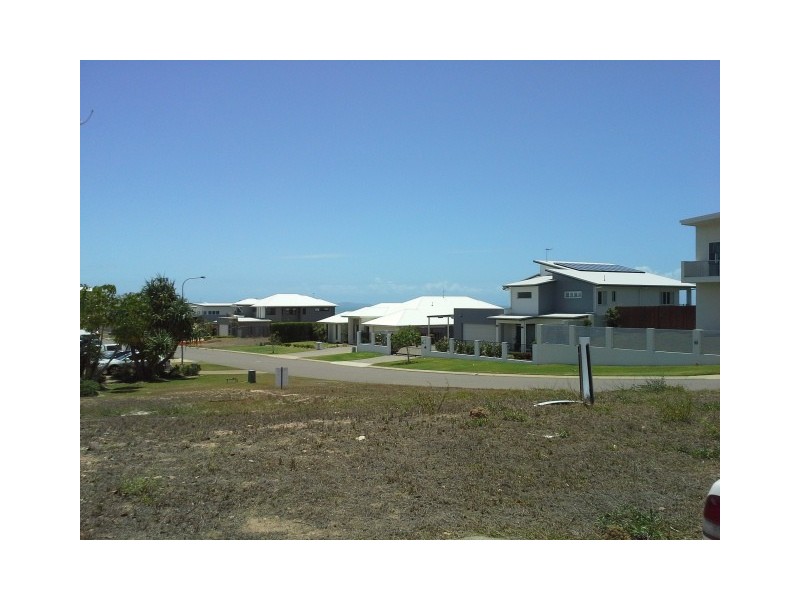 11 CHILOTT COURT, Bushland Beach QLD 4818