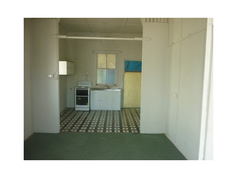 54 Morris Street, West End QLD 4810