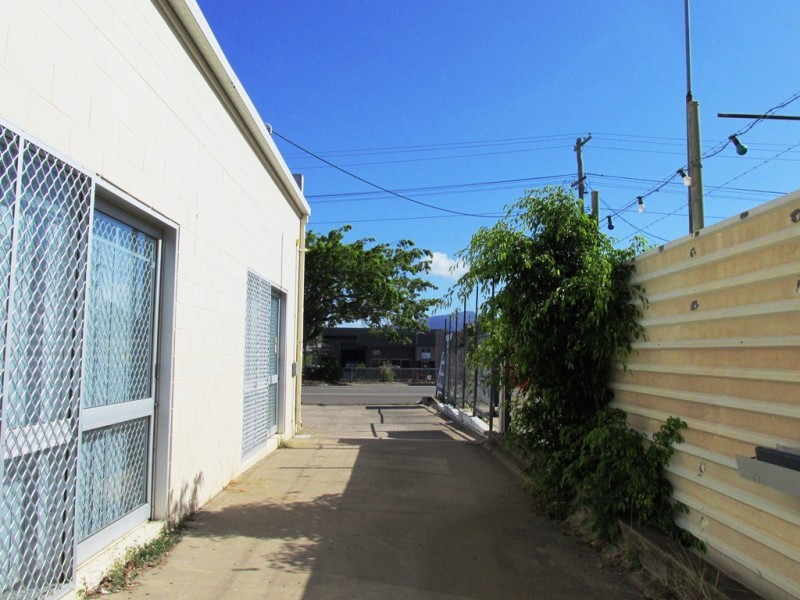 79 INGHAM ROAD, West End QLD 4810