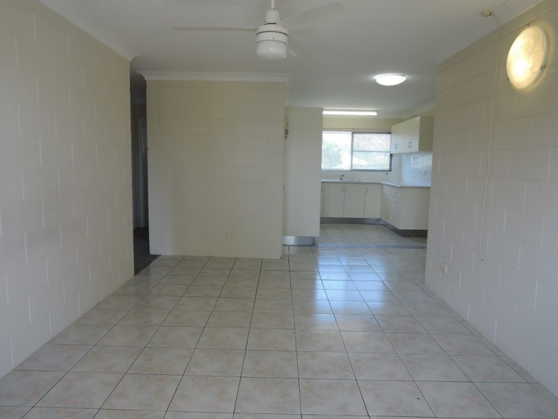 8 / 11 Vaughan, West End QLD 4810