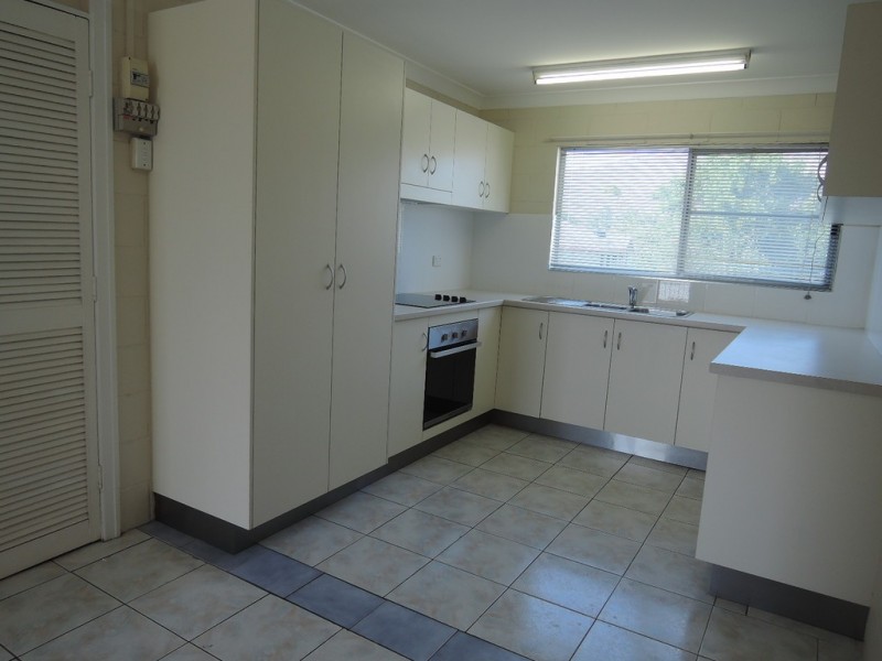8 / 11 Vaughan, West End QLD 4810