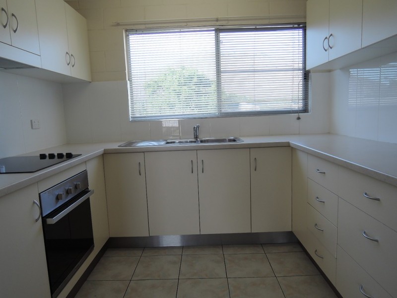 8 / 11 Vaughan, West End QLD 4810