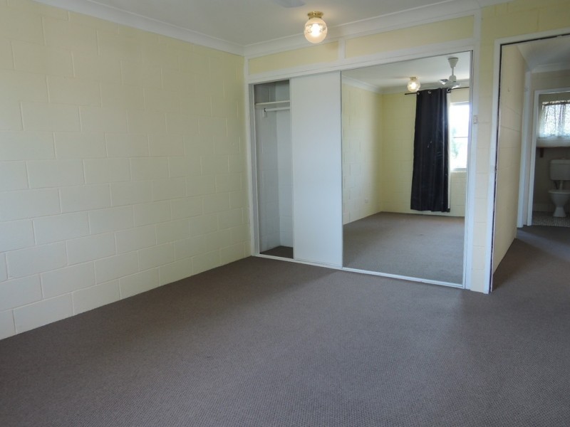 8 / 11 Vaughan, West End QLD 4810