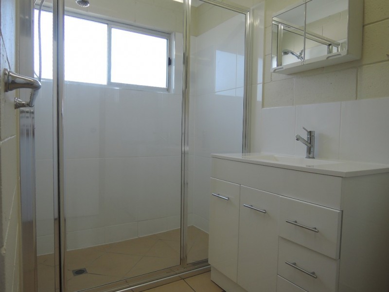 8 / 11 Vaughan, West End QLD 4810