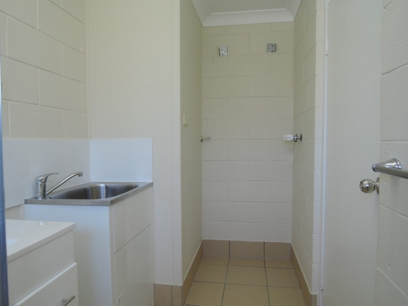 8 / 11 Vaughan, West End QLD 4810