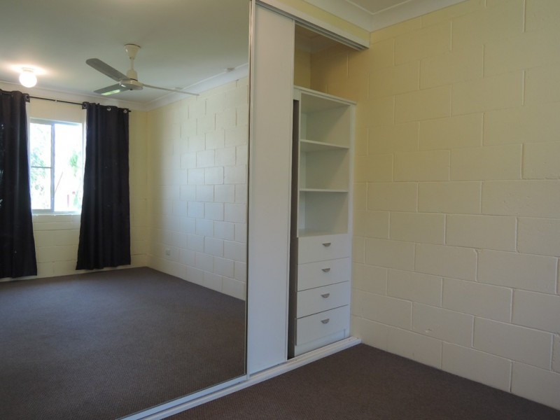 8 / 11 Vaughan, West End QLD 4810
