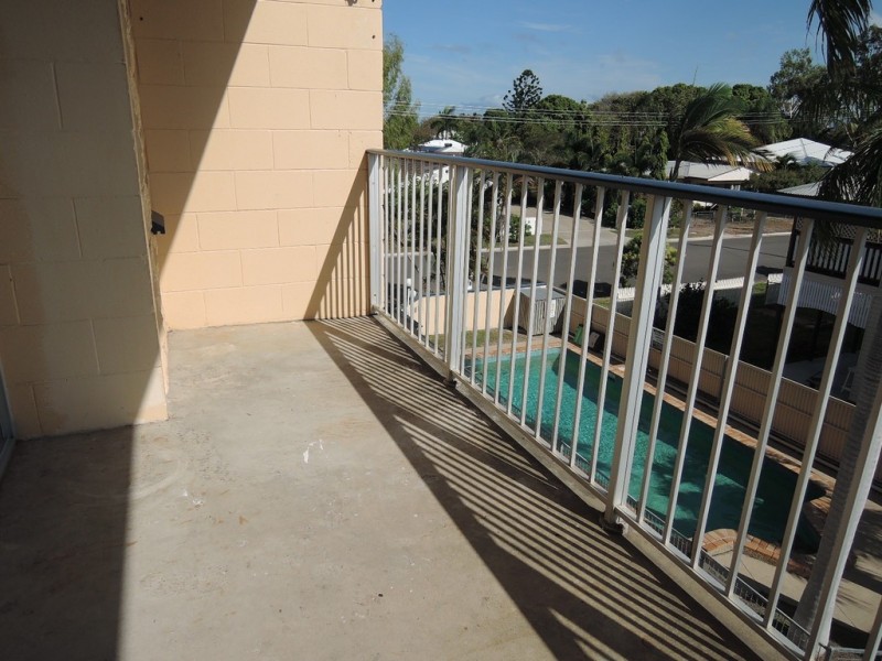8 / 11 Vaughan, West End QLD 4810