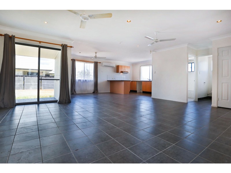 2 BELLAMY STREET, Rasmussen QLD 4815