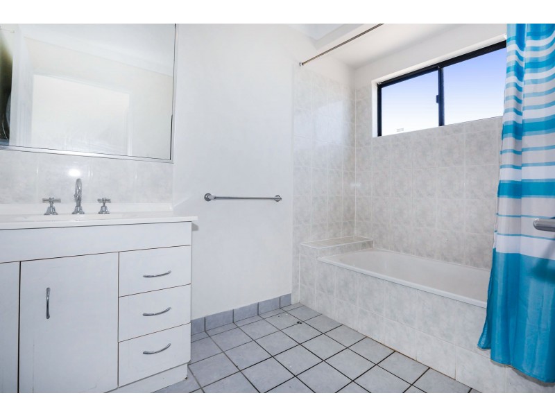 2 BELLAMY STREET, Rasmussen QLD 4815