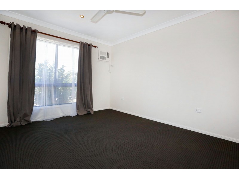 2 BELLAMY STREET, Rasmussen QLD 4815