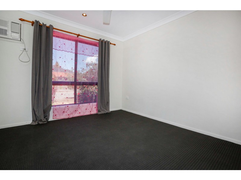 2 BELLAMY STREET, Rasmussen QLD 4815