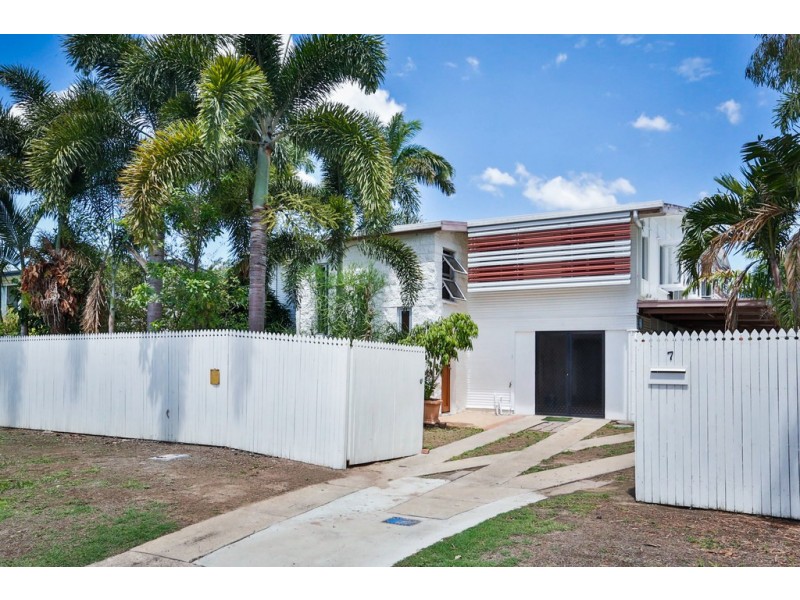 7 BRAMPTON AVENUE, Cranbrook QLD 4814