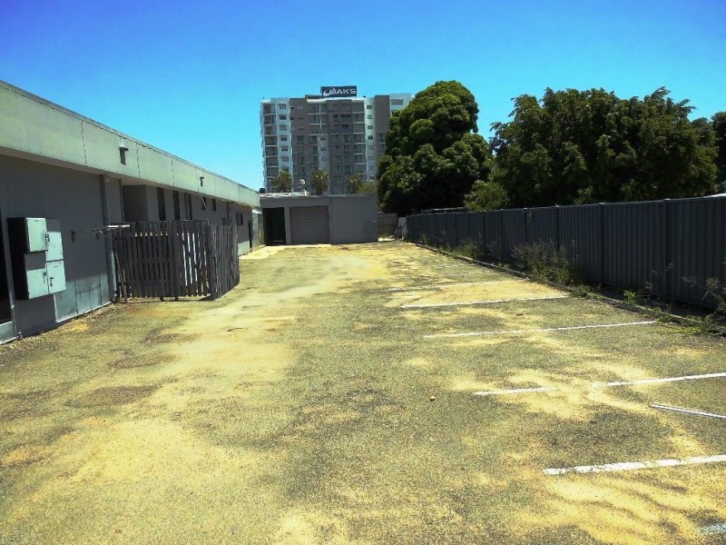 2 McIlwraith Street, South Townsville QLD 4810