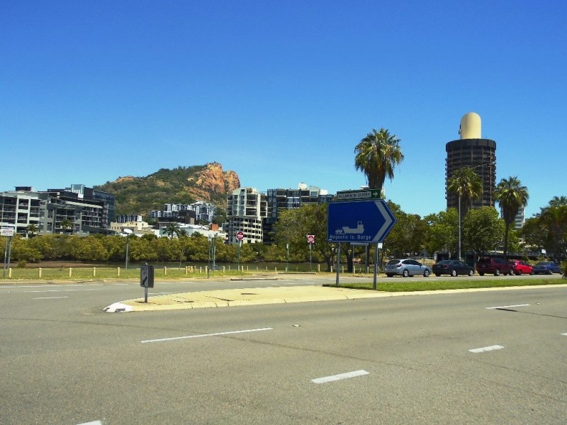 2 McIlwraith Street, South Townsville QLD 4810