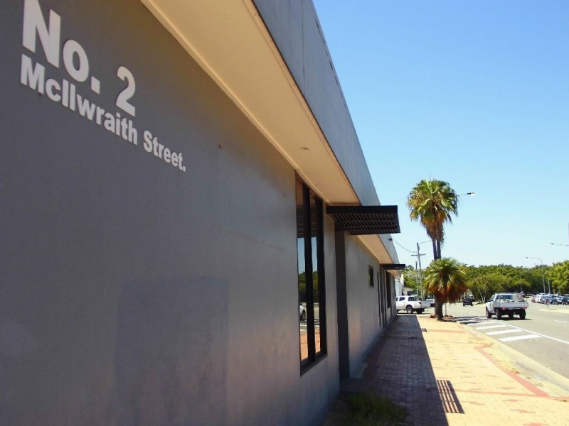 2 McIlwraith Street, South Townsville QLD 4810