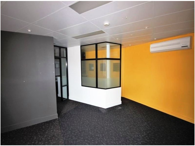 2 McIlwraith Street, South Townsville QLD 4810