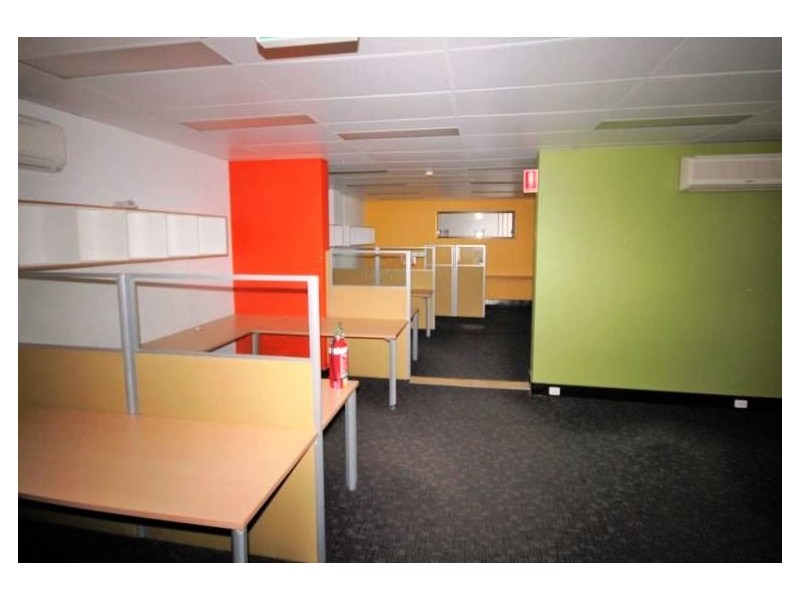 2 McIlwraith Street, South Townsville QLD 4810