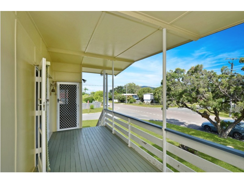17 ELLIMATTA AVENUE, Cranbrook QLD 4814