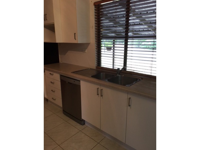 34 Benalla Road, Oak Valley QLD 4811